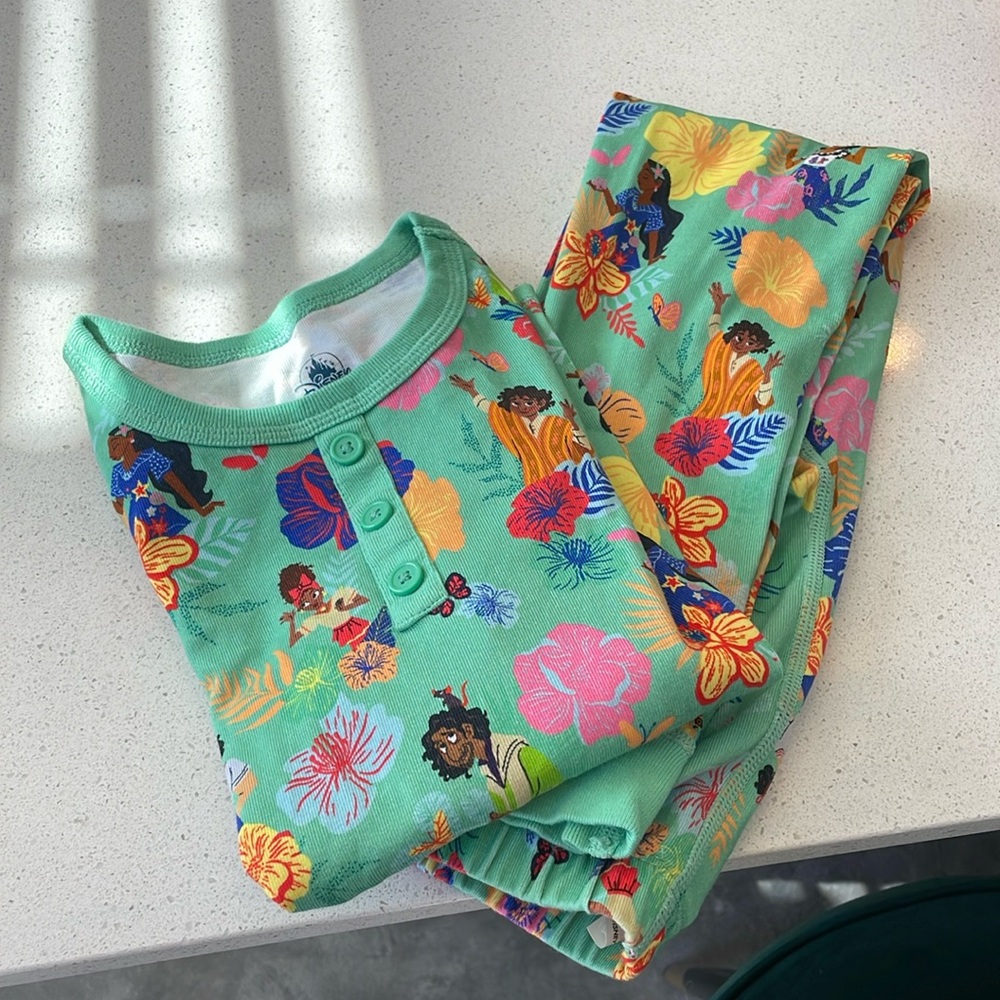 Disney Encanto Long Sleeve Pajama Set size 7
